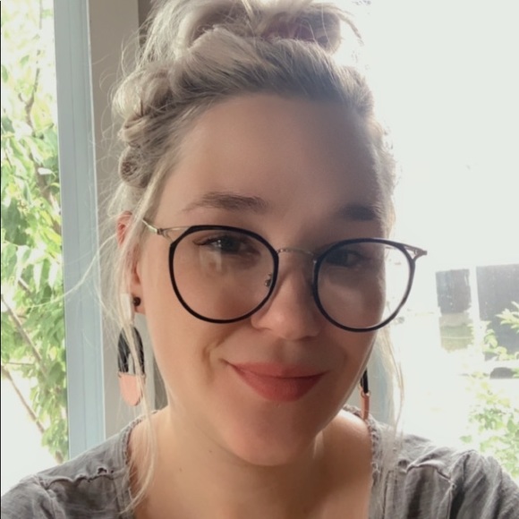 Meet your Posher, Marilyn - Picture 2 of 3